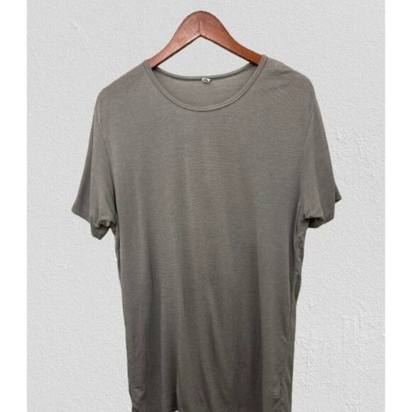 UNIQLO HEATTECH Tee Gray Crewneck T-Shirt Short Sleeve Size Med - Picture 1 of 9
